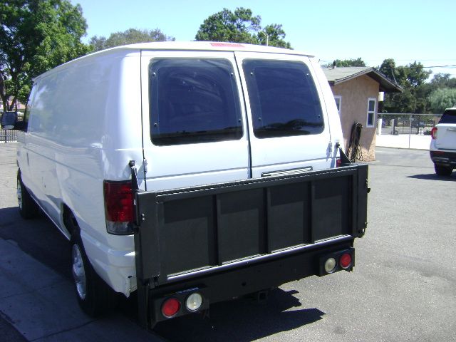 Used 2005 Ford E-250 and Econoline 250 UNAVAIL RWD image 5