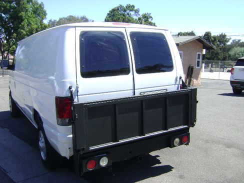 Used 2005 Ford E-250 and Econoline 250 UNAVAIL RWD image 5