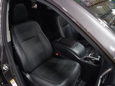 Used 2017 Toyota Highlander Limited image 25