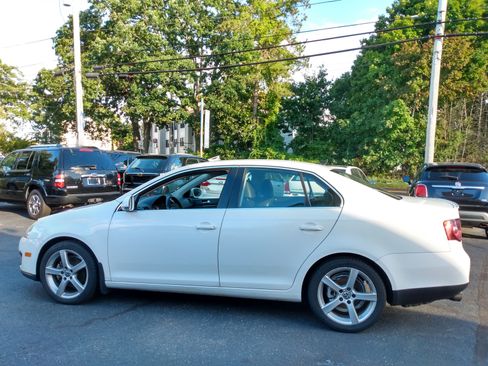 Used 2010 Volkswagen Jetta image 8