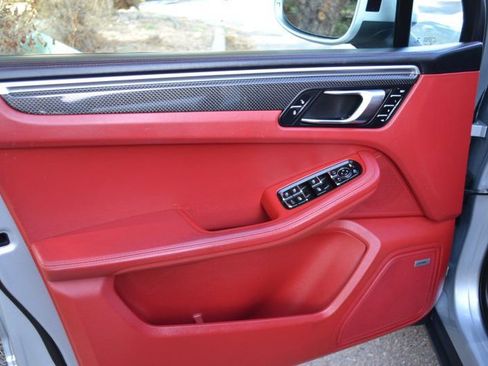 Used 2017 Porsche Macan image 16