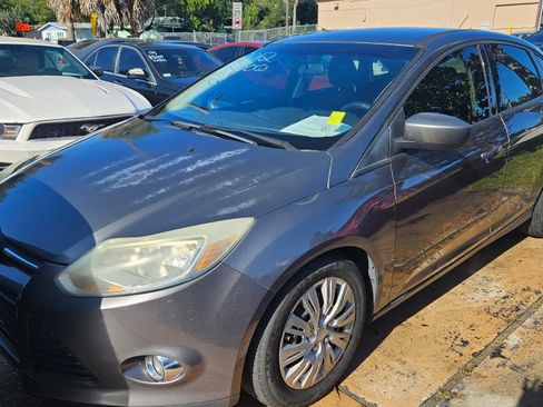 Used 2012 Ford Focus SE image 2