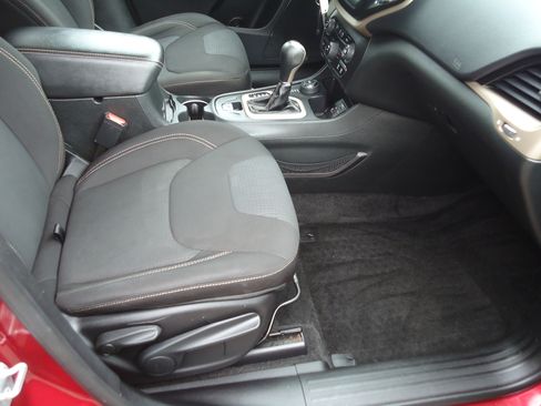 Used 2015 Jeep Cherokee Latitude image 9