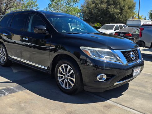Used 2015 Nissan Pathfinder SL image 9