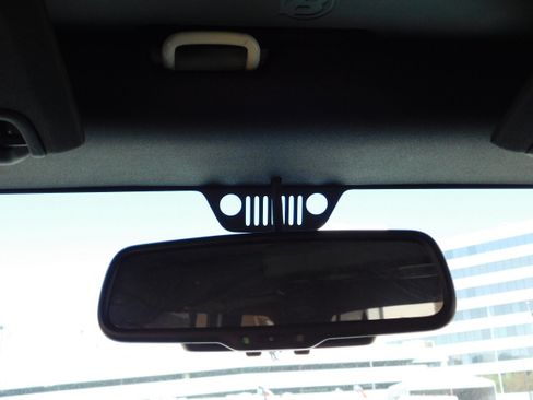 Used 2018 Jeep Wrangler Unlimited Sahara AWD/4WD image 19