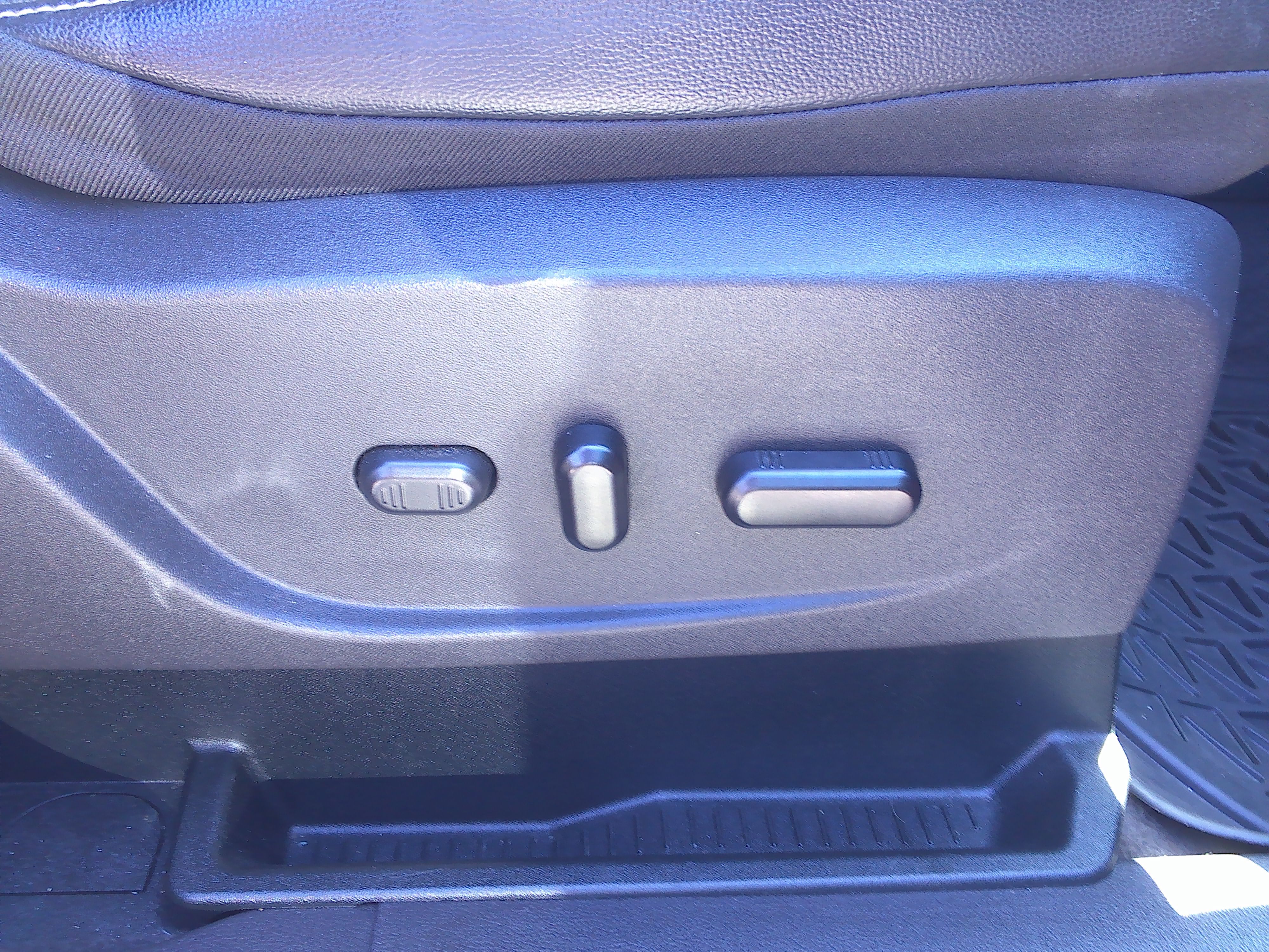 Used 2019 Ford Escape 4WD Titanium image 35