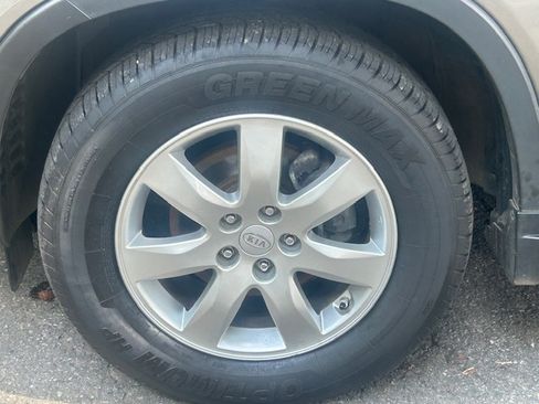 Used 2011 Kia Sorento AWD LX image 32