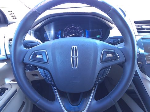 Used 2015 Lincoln MKZ image 27