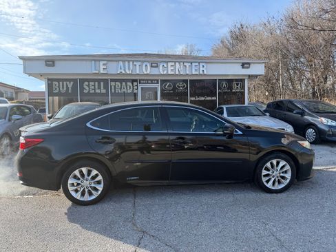 Used 2013 Lexus ES 300h image 1