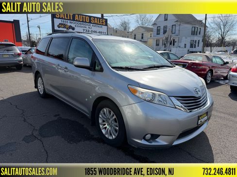 Used 2011 Toyota Sienna XLE image 1