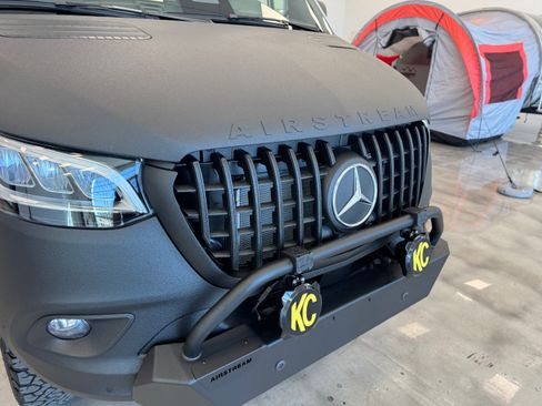 Used 2025 Mercedes-Benz Sprinter 2500 image 38