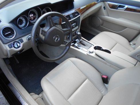 Used 2014 Mercedes-Benz C 300 4MATIC Sedan image 5