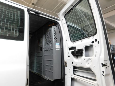 Used 2015 Chevrolet Express 2500 image 20