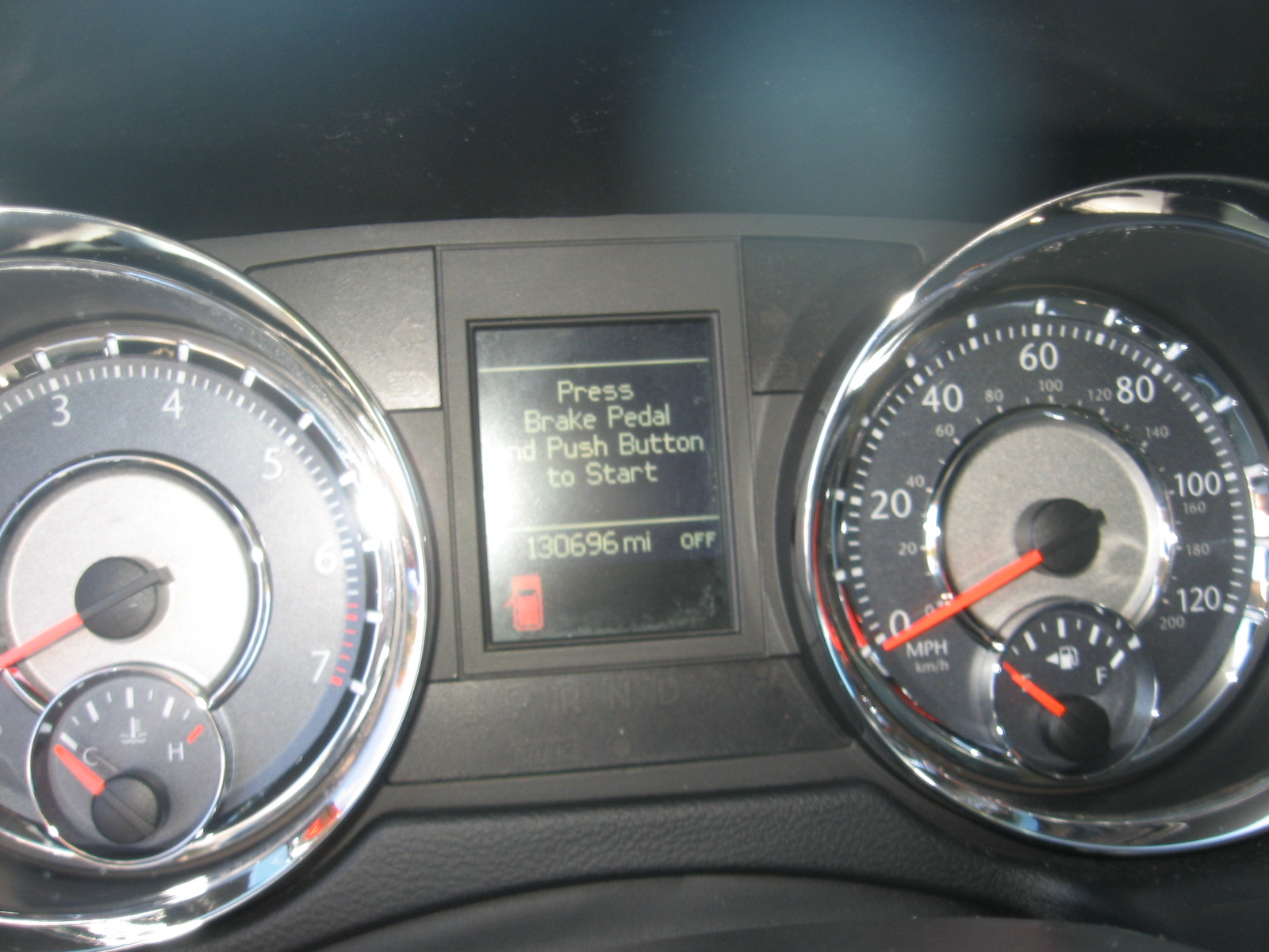 Used 2015 Chrysler Town & Country Touring-L FWD image 10