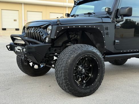 Used 2015 Jeep Wrangler 4WD Unlimited Sport image 28