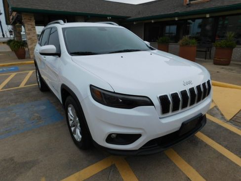 Used 2019 Jeep Cherokee FWD Latitude image 1