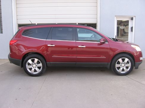 Used 2011 Chevrolet Traverse LTZ image 21