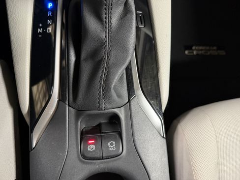 Used 2022 Toyota Corolla Cross L image 12