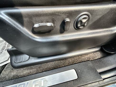 Used 2013 Chevrolet Avalanche LTZ image 5