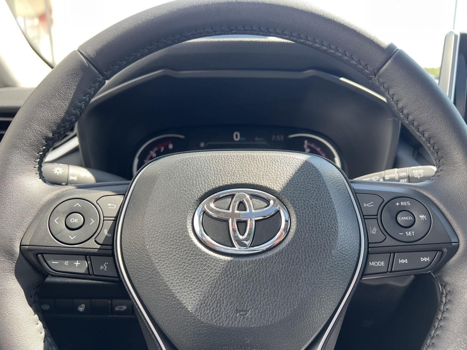 Used 2024 Toyota RAV4 XLE AWD/4WD image 30
