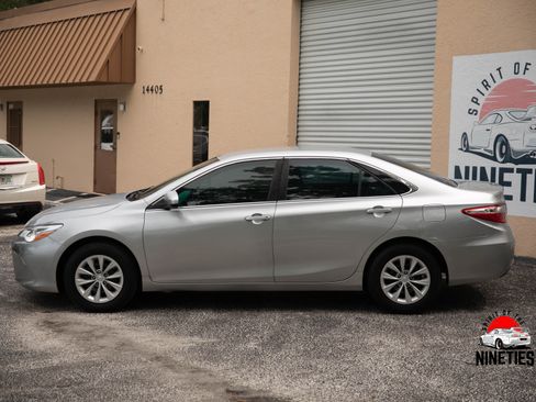 Used 2016 Toyota Camry LE image 2