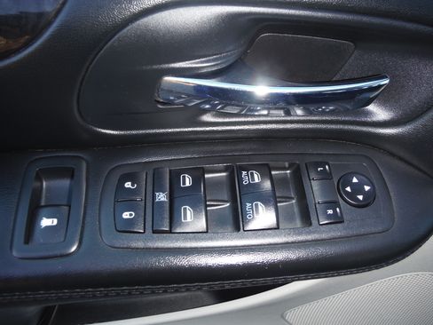 Used 2018 Dodge Grand Caravan SE image 16