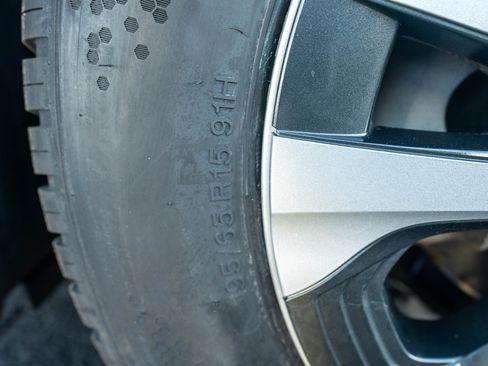 Used 2019 Toyota Prius image 41