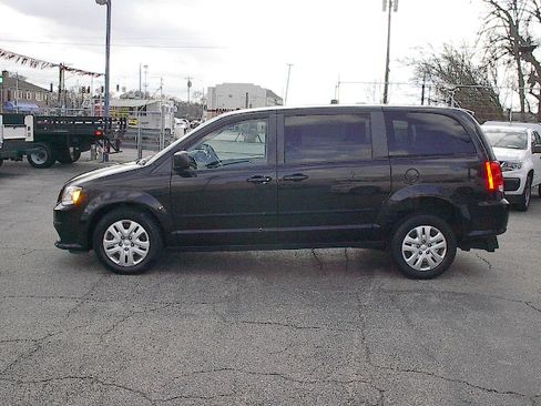 Used 2016 Dodge Grand Caravan SE image 7