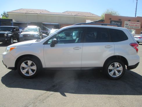 Used 2015 Subaru Forester 2.5i Premium Sport Utility 4D AWD/4WD image 2