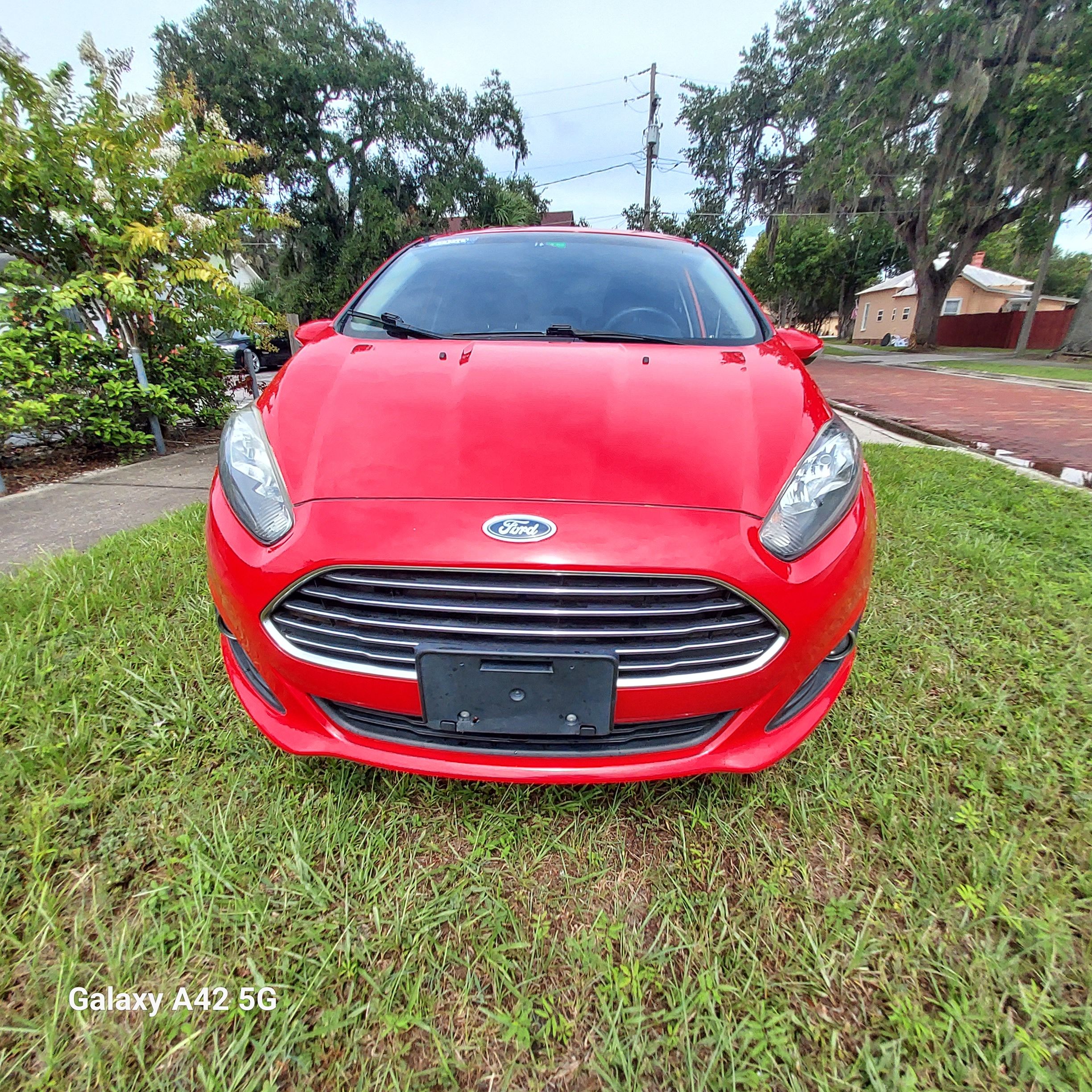 Used 2014 Ford Fiesta SE Sedan FWD image 2