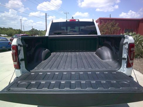 Used 2019 RAM 1500 Laramie AWD/4WD image 25