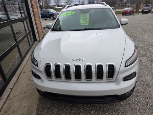 Used 2017 Jeep Cherokee Latitude image 3