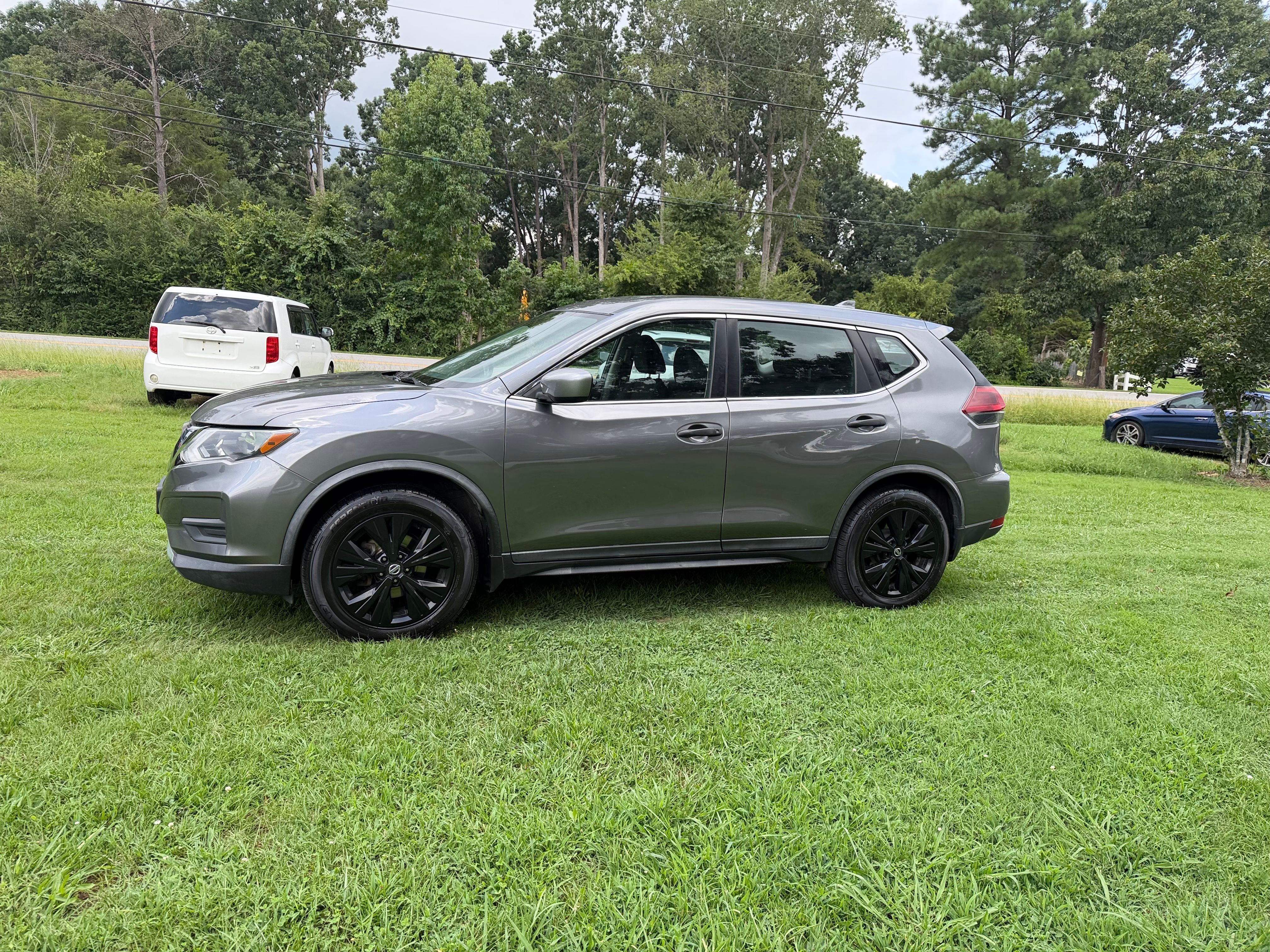 Used 2018 Nissan Rogue AWD image 2