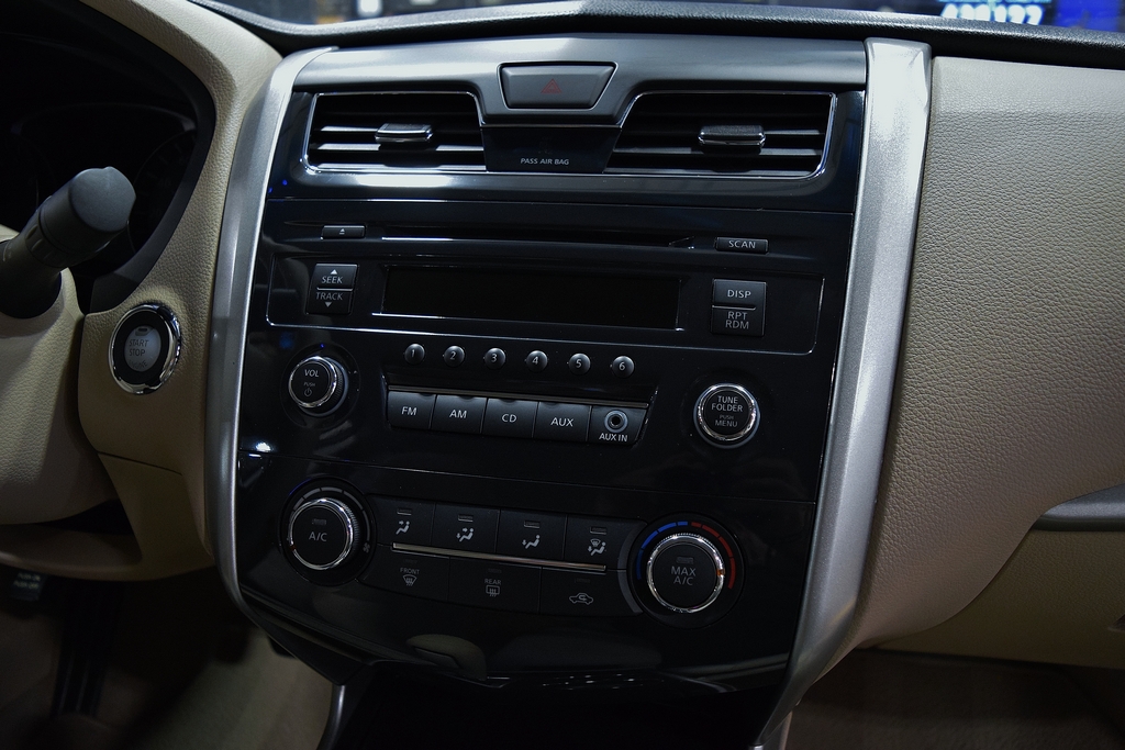 Used 2014 Nissan Altima 2.5 S Sedan FWD image 26