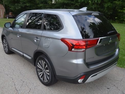 Used 2019 Mitsubishi Outlander 4WD ES image 3