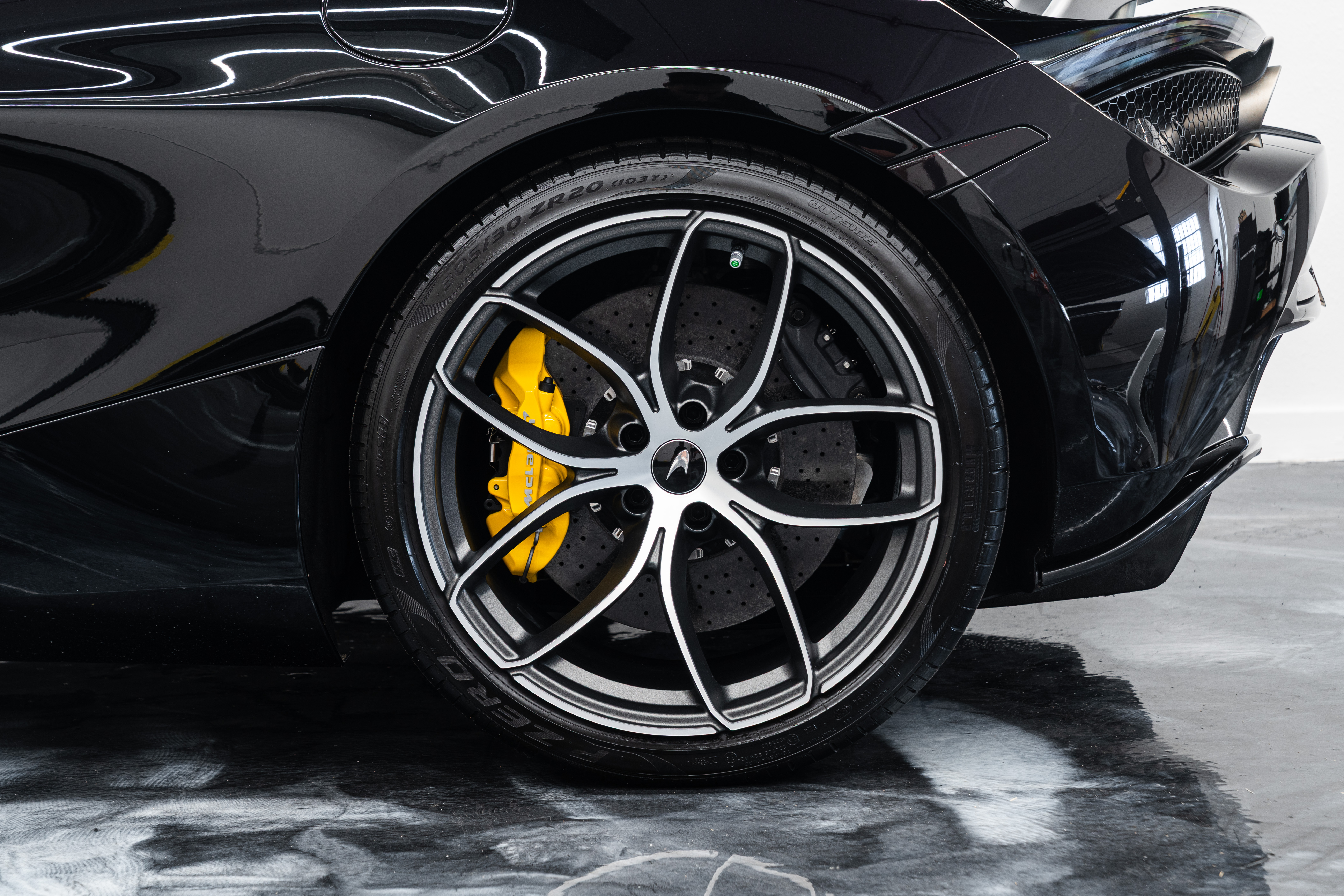 Used 2021 McLaren 720S Performance RWD image 32