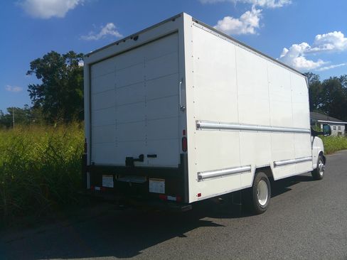Used 2021 GMC Savana 3500 LS RWD image 5