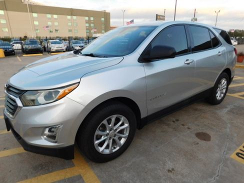 Used 2019 Chevrolet Equinox LS image 4
