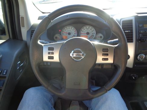 Used 2011 Nissan Frontier PRO-4X image 46