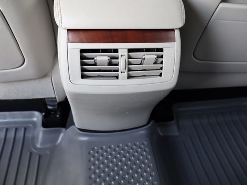Used 2011 Toyota Venza AWD image 17