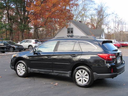 Used 2017 Subaru Outback 2.5i Premium image 8