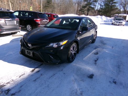 Used 2019 Toyota Camry SE image 1