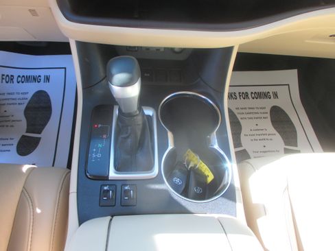 Used 2019 Toyota Highlander XLE image 11