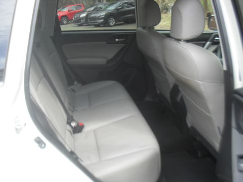 Used 2015 Subaru Forester 2.5i Limited image 8