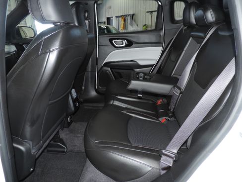Used 2023 Jeep Compass 4WD Limited image 33