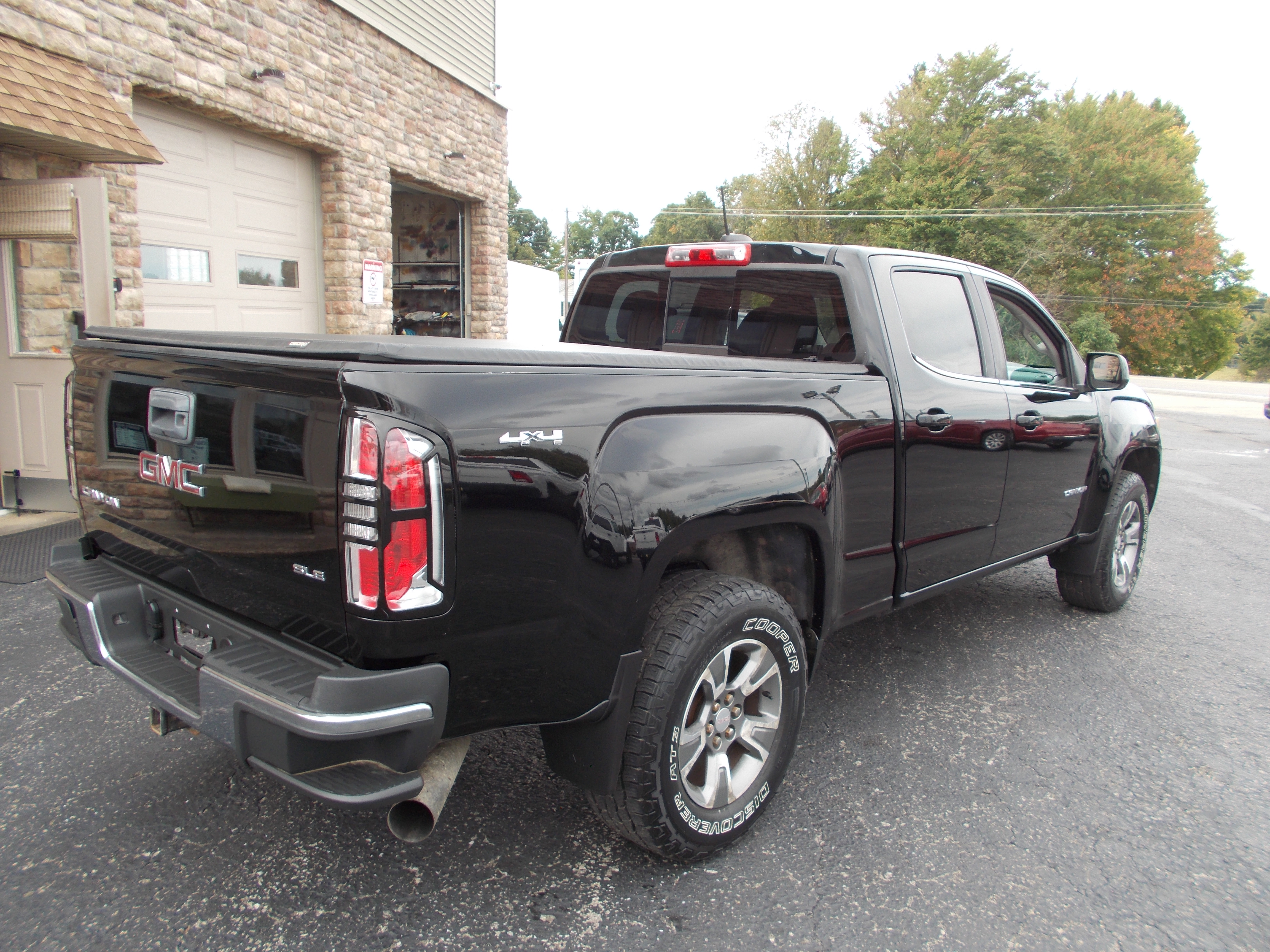 Used 2017 GMC Canyon 4x4 Crew Cab SLE image 5