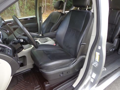 Used 2018 Dodge Grand Caravan SXT FWD image 10