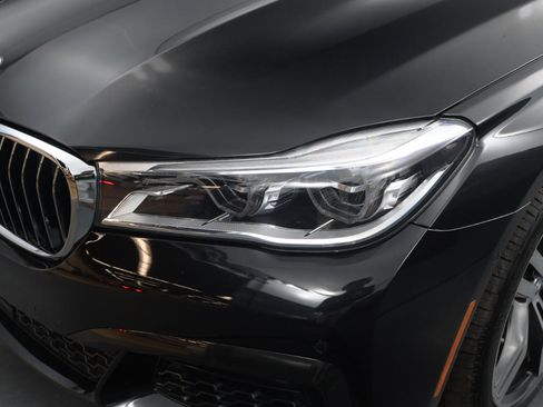 Used 2019 BMW 750i xDrive w/ Executive Package image 10