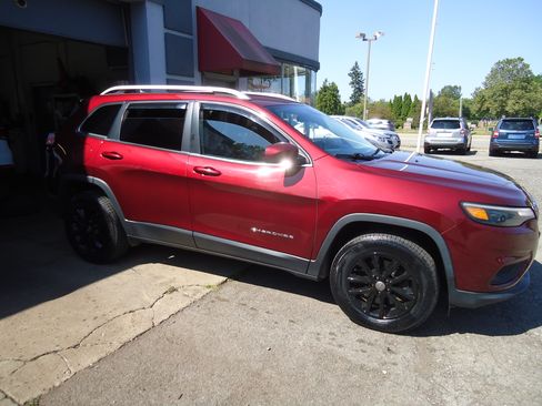 Used 2019 Jeep Cherokee 4WD Latitude Plus image 4
