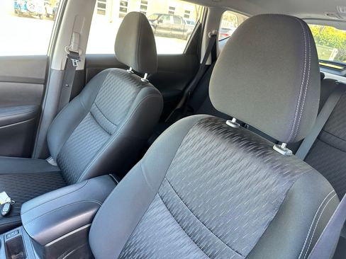 Used 2018 Nissan Rogue SV image 6